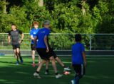 Laatste training S.K.N.W.K. JO10-1 van seizoen 2022-2023 (partijtje tegen de ouders) (121/165)